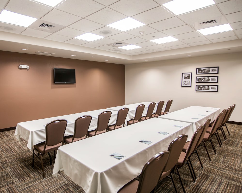Sleep Inn & Suites & Conference Center Garden City KS 46/47