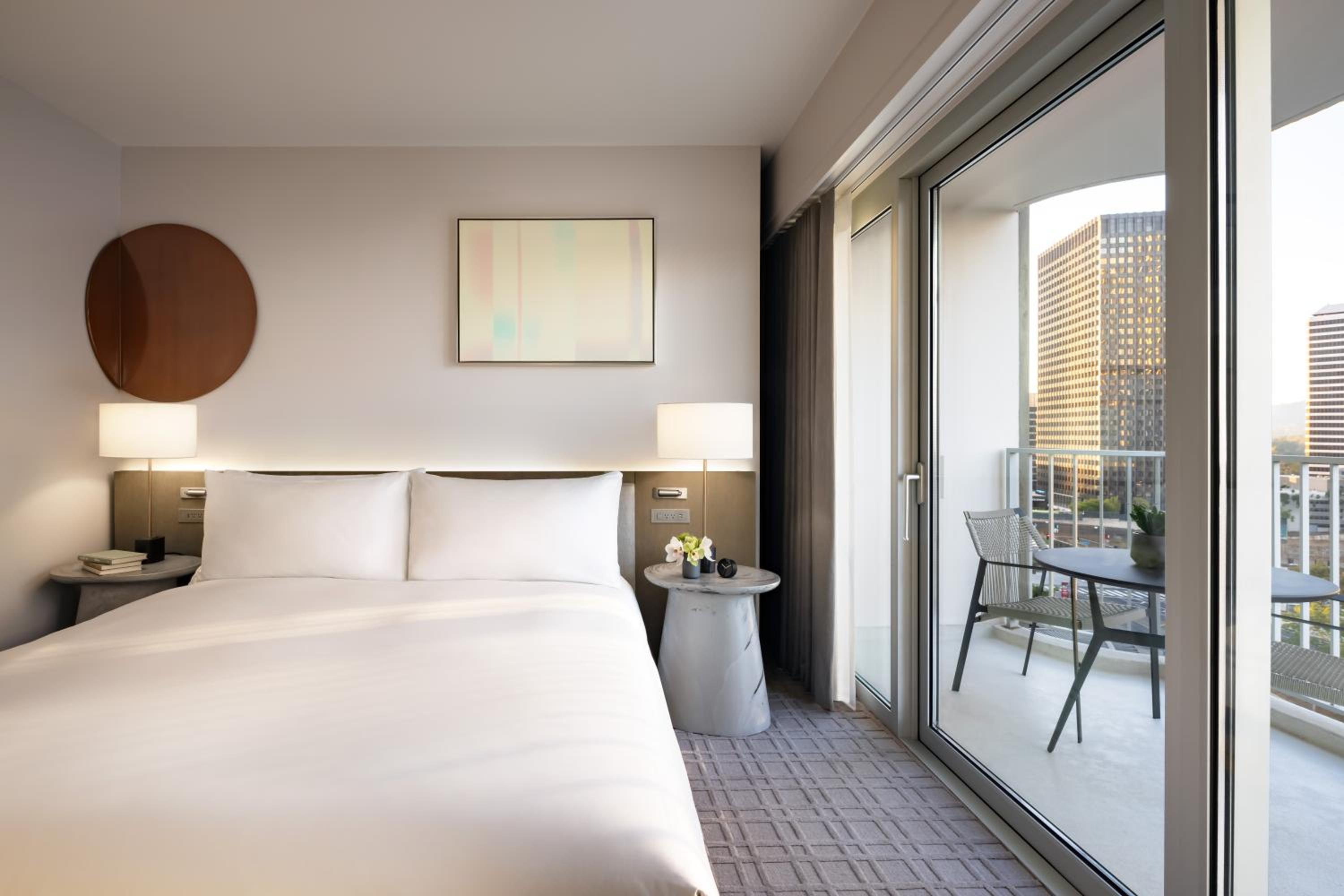1 Bedroom, Suite, King Bed, 2 Balconies, Accessible