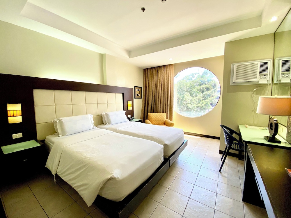 Circle Inn Hotel and Suites 24/63