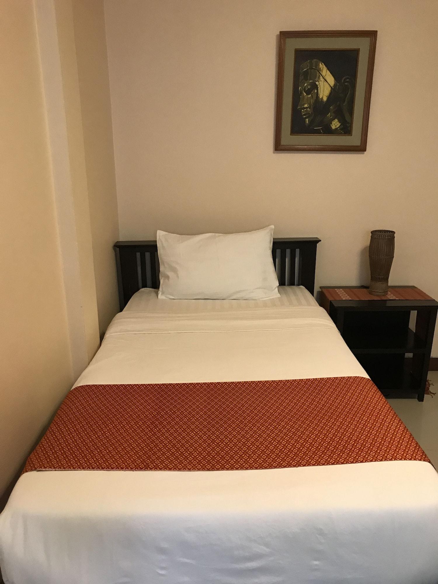 Baan Klang Vieng 11/76