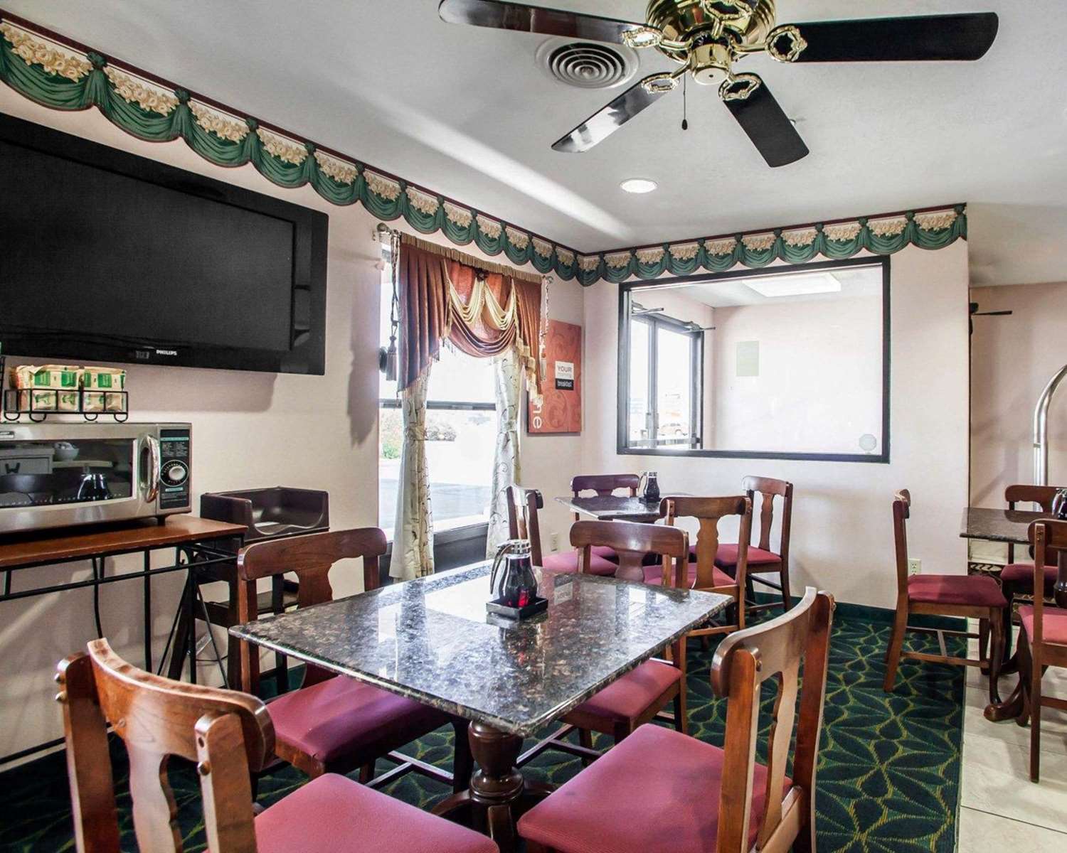 Quality Inn Arcola 27/34