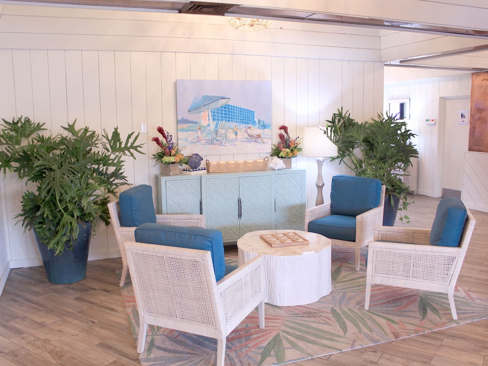 The Inn At Pine Knoll Shores 32/61