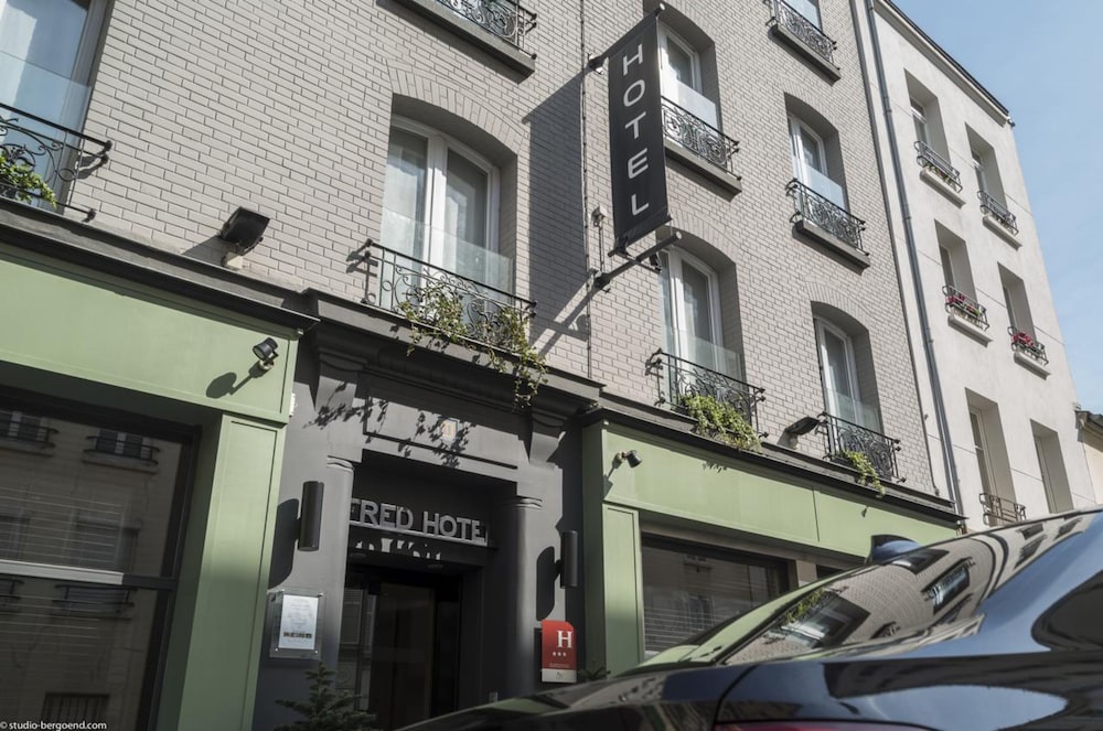 Fred Hotel 3/70