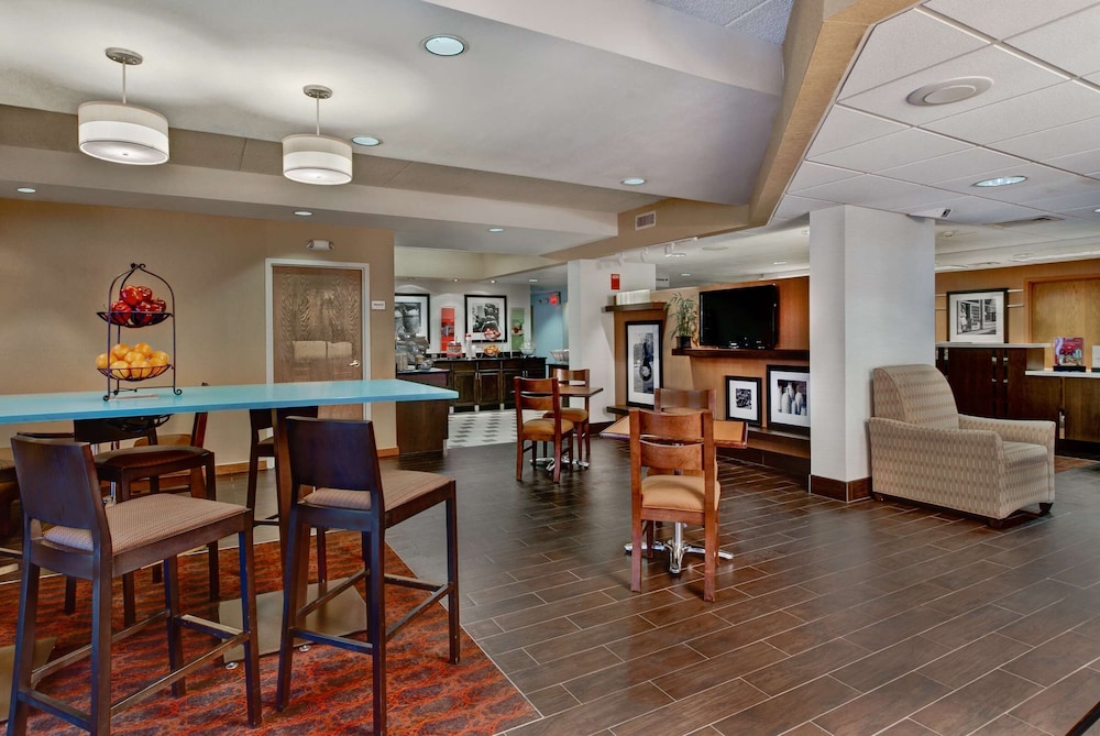 Hampton Inn By Hilton Milwaukee Northwest 26/28