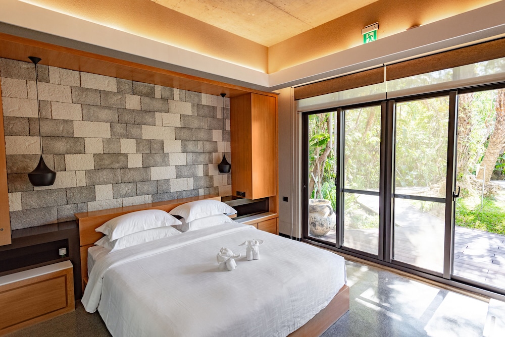 2 BEDROOMS, ROYAL, VILLA