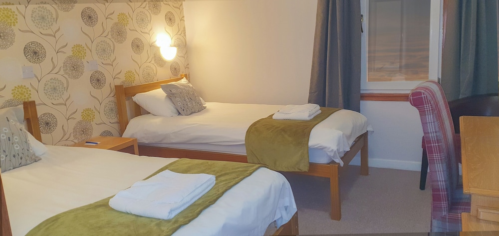 Superior, Twin Beds, Brae Hotel 3/10
