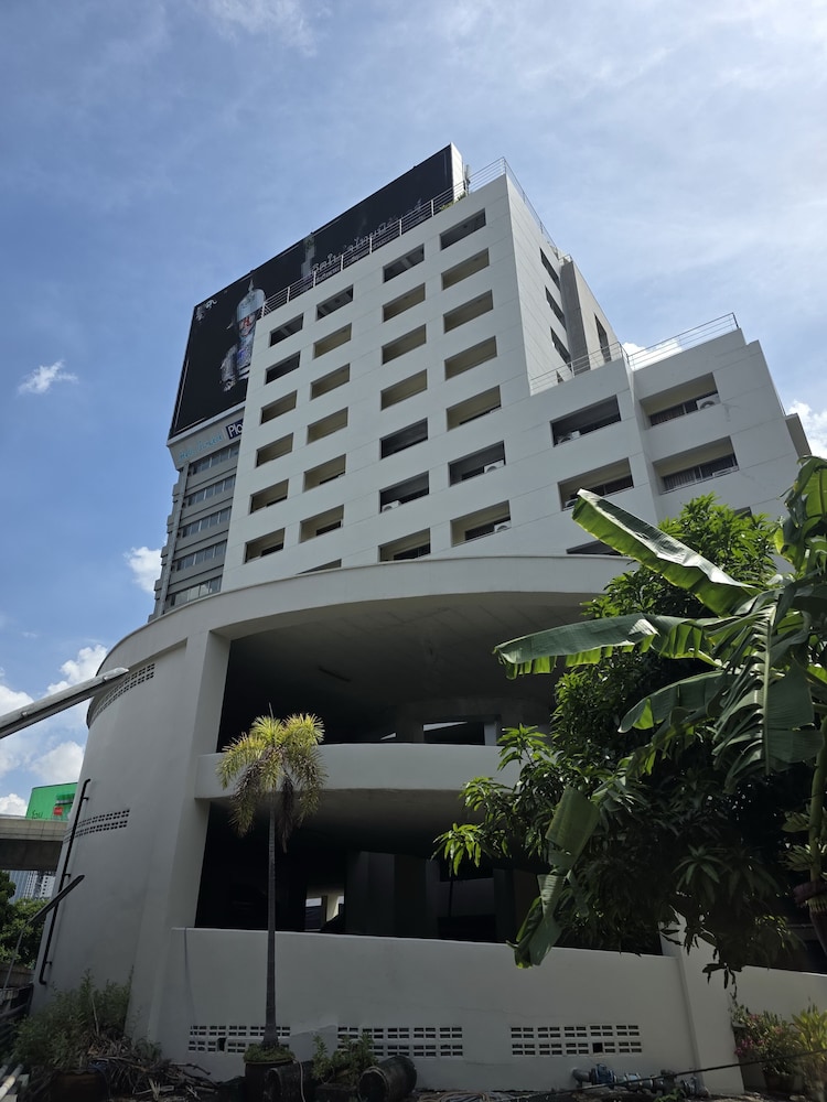 Interchange Tower Serviced Apartment 3/49