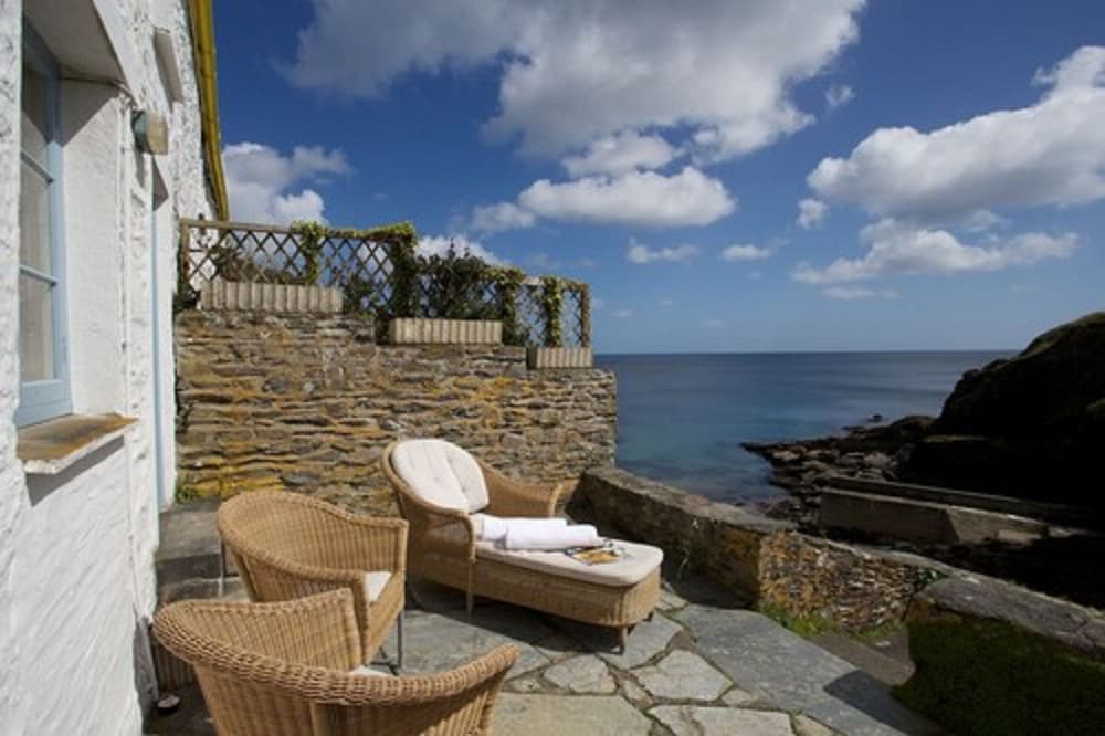 The Lugger Hotel 30/70