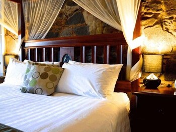 LITTLE RIVER BED & BREAKFAST 10/27