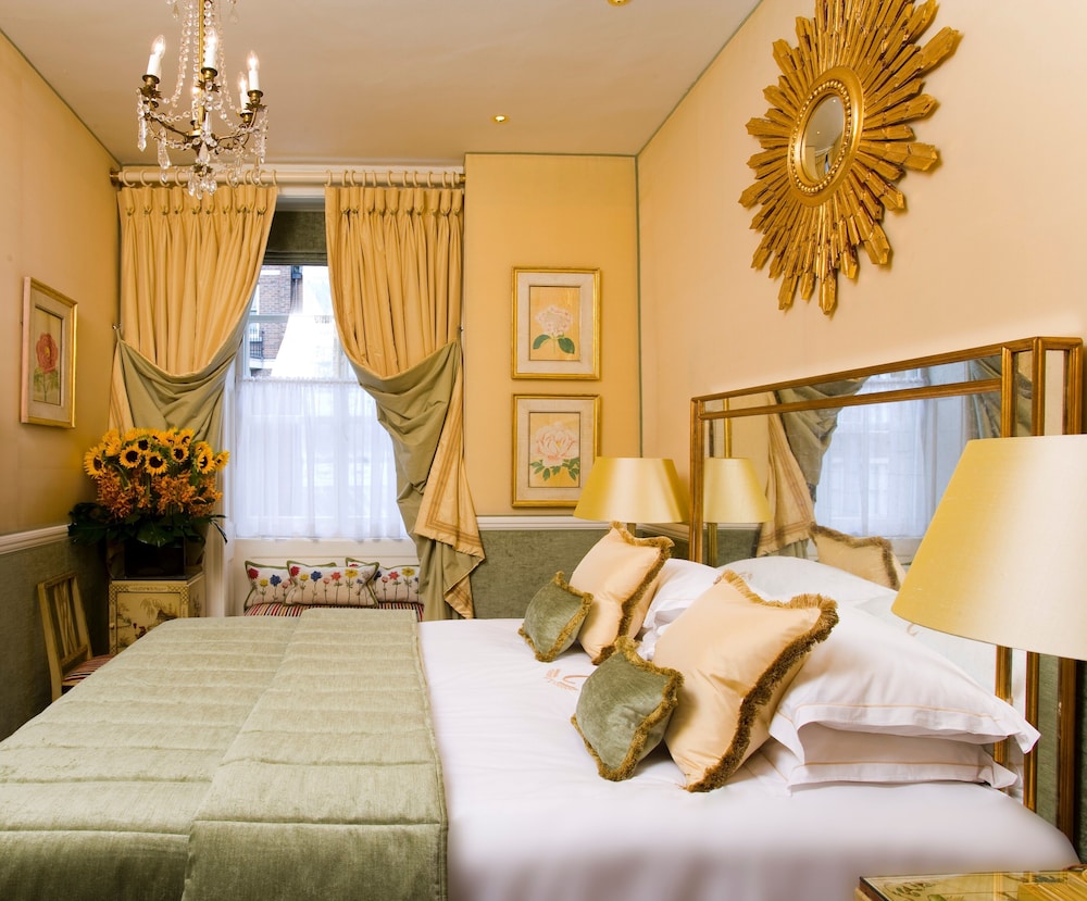 The Chesterfield Mayfair 26/84
