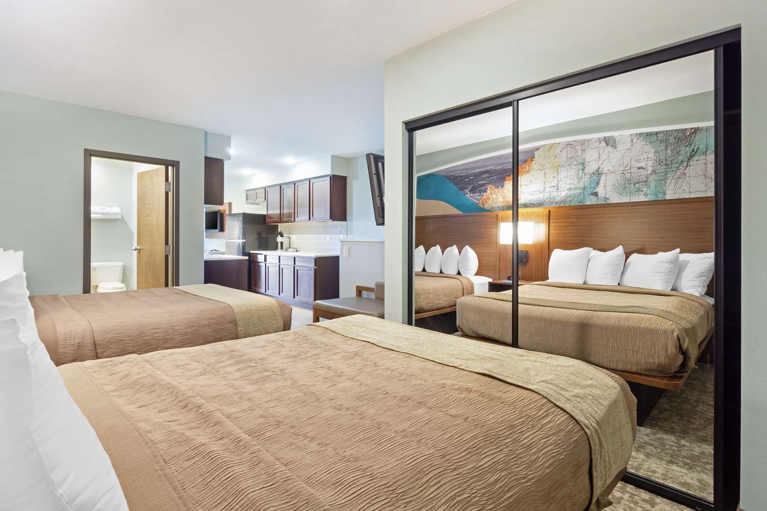 Suite, Murphy Bed, 2 Queen Beds, Pool Side