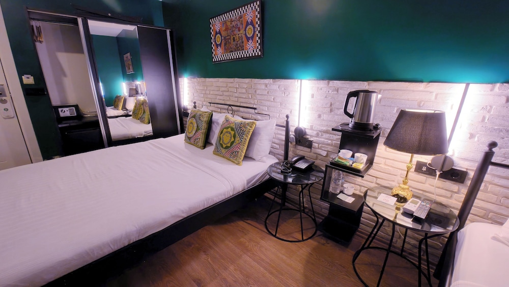 Think Hotel 18/50