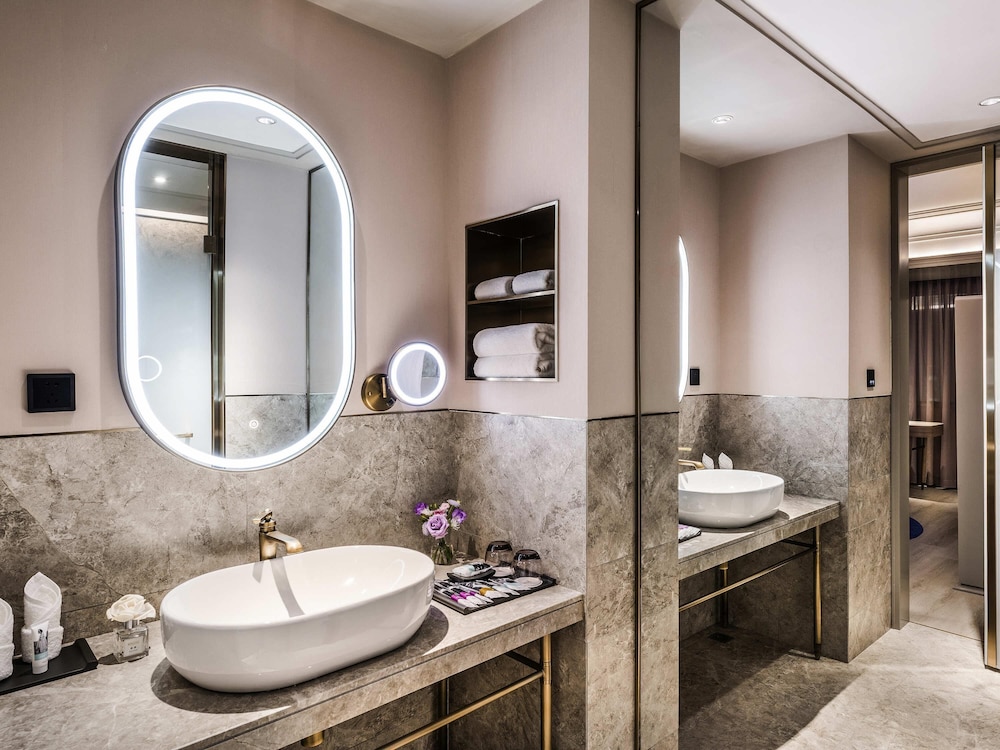 Mingri Hotel 25/32