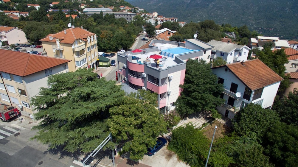 Prvan Hotel 33/36