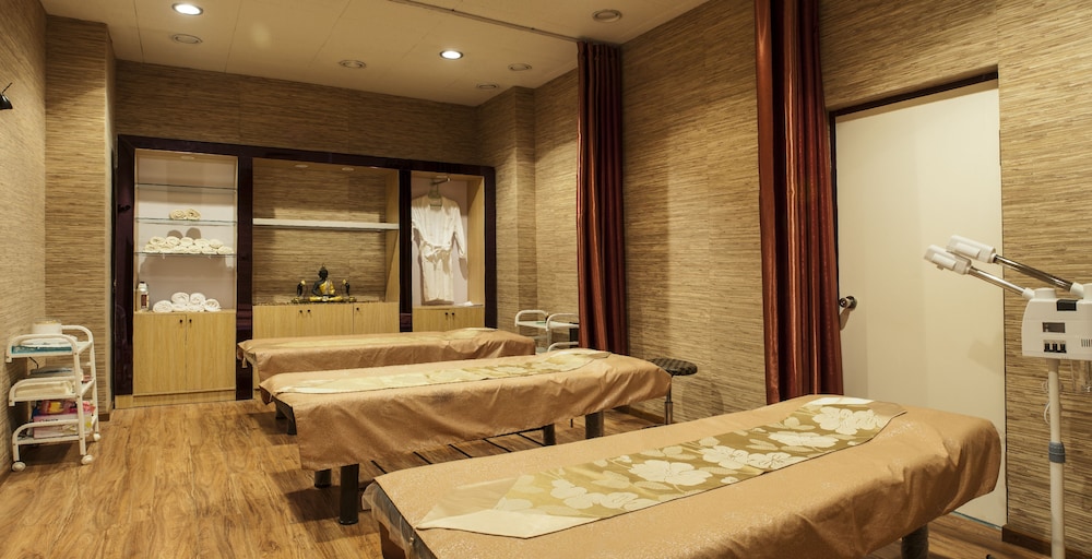 Chinggis Khaan Hotel 32/66