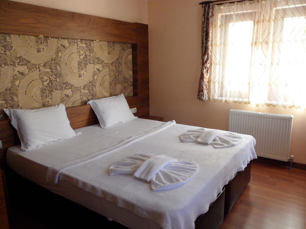 Dinara Hotel 25/66