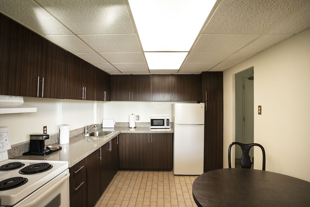 THE BUSINESS INN 33/60