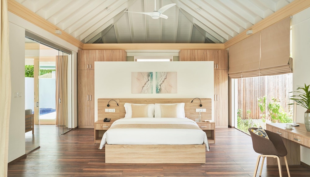 Grand, Beach, Residence, King Bed, with Pool