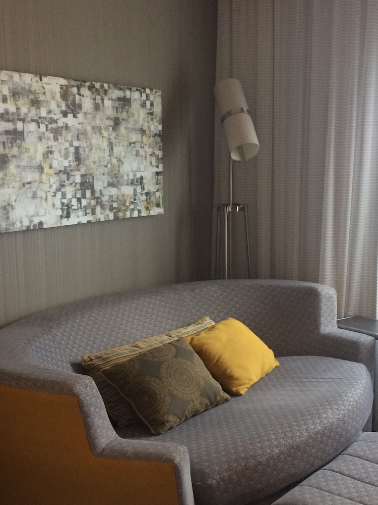 Courtyard by Marriott Hamilton 18/32