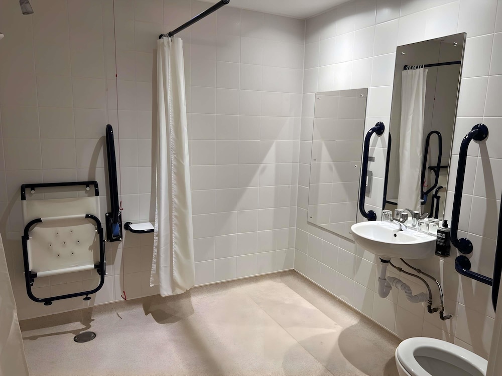 غرفة قياسية بسريرين منفصلين لذوي الإعاقة، ibis Styles Liverpool Centre Dale Street Cavern Quarter 8/8