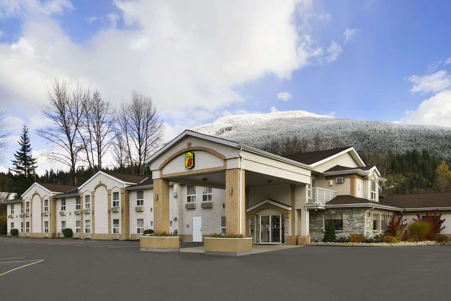 Super 8 by Wyndham Revelstoke BC 2/22