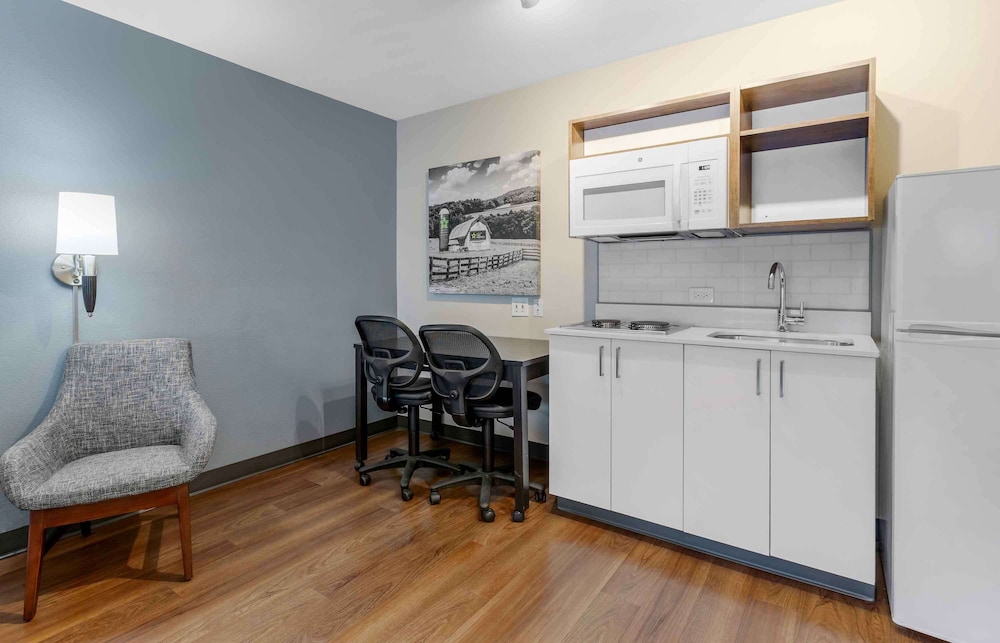 Extended Stay America Suites San Francisco San Mateo SFO 39/55