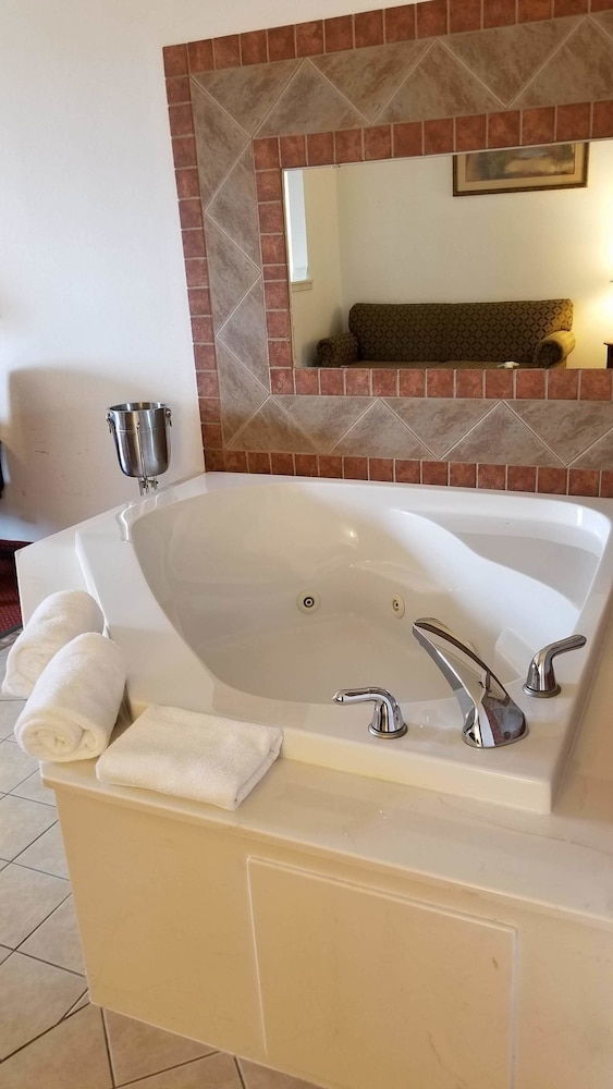 FairBridge Inn & Suites Cleburne 59/62