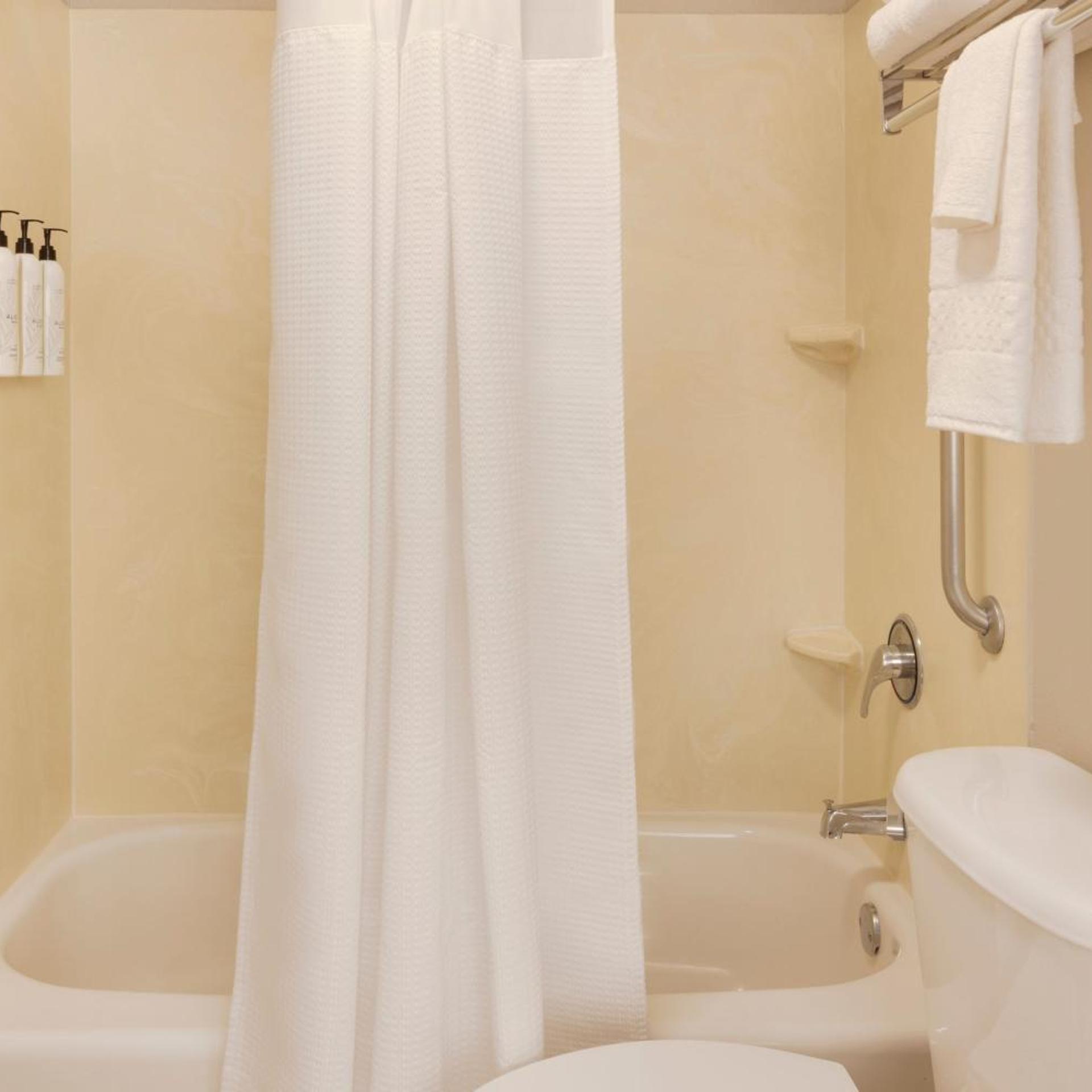 جناح بسريرين مزدوجين مع أريكة بحوض استحمام لذوي الإعاقة، Springhill Suites By Marriott Newark Liberty International 4/8