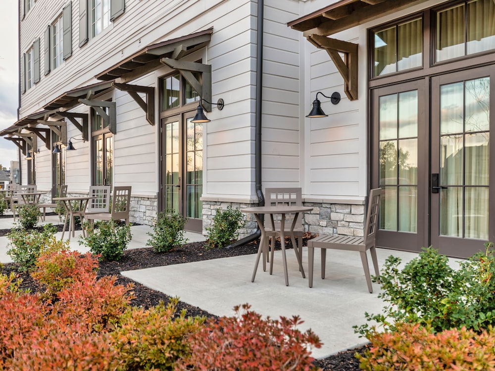 The Inn At Meadowbrook 5/50