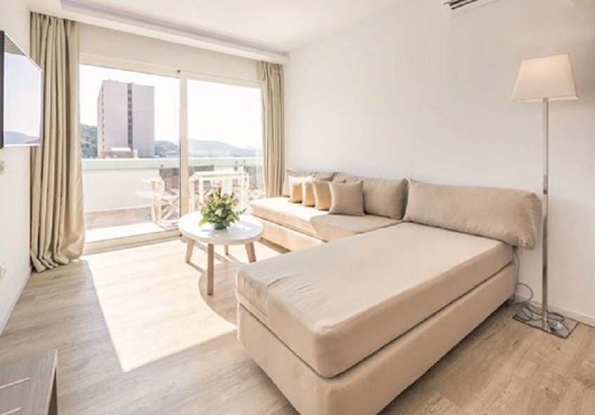 1 BEDROOM, SUITE, SIDE SEA VIEW