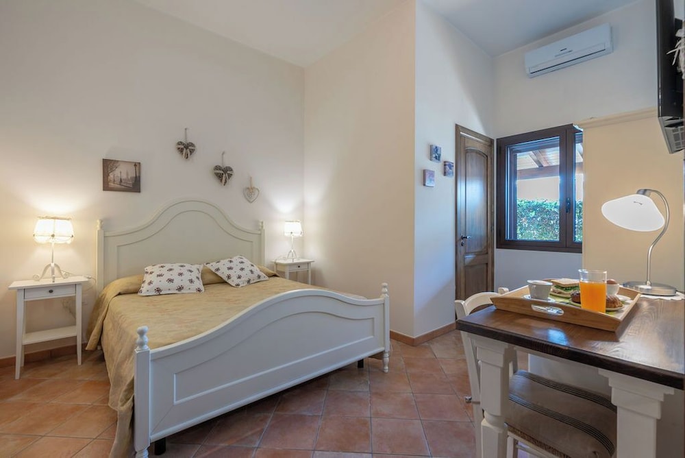 ROMANTIC, DOUBLE BED