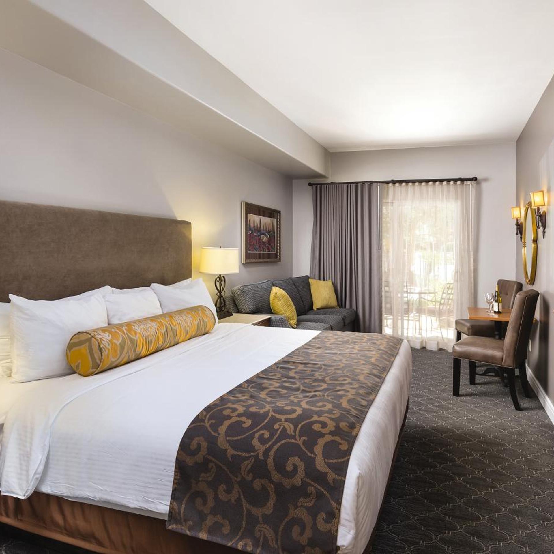RESORT, SUITE, KING BED