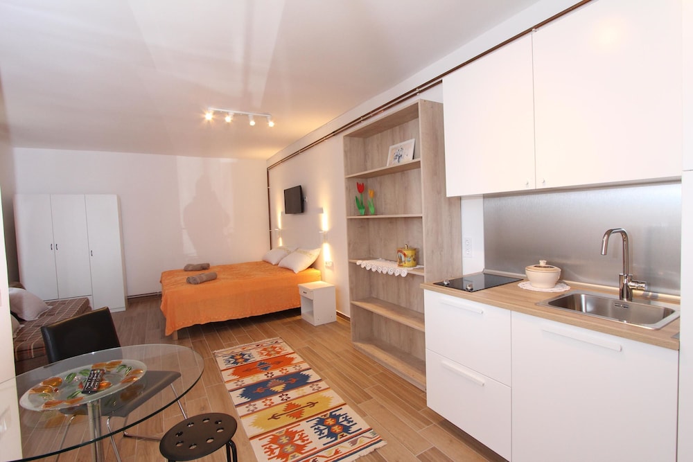COCALETTO APARTMENTS 11/71