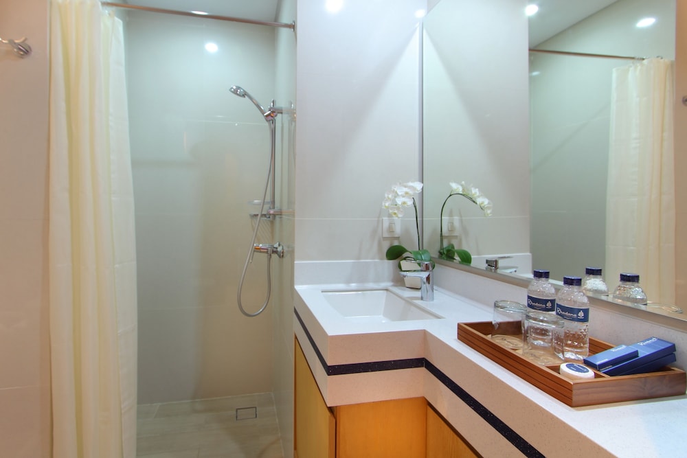 Rhadana Hotel 62/63