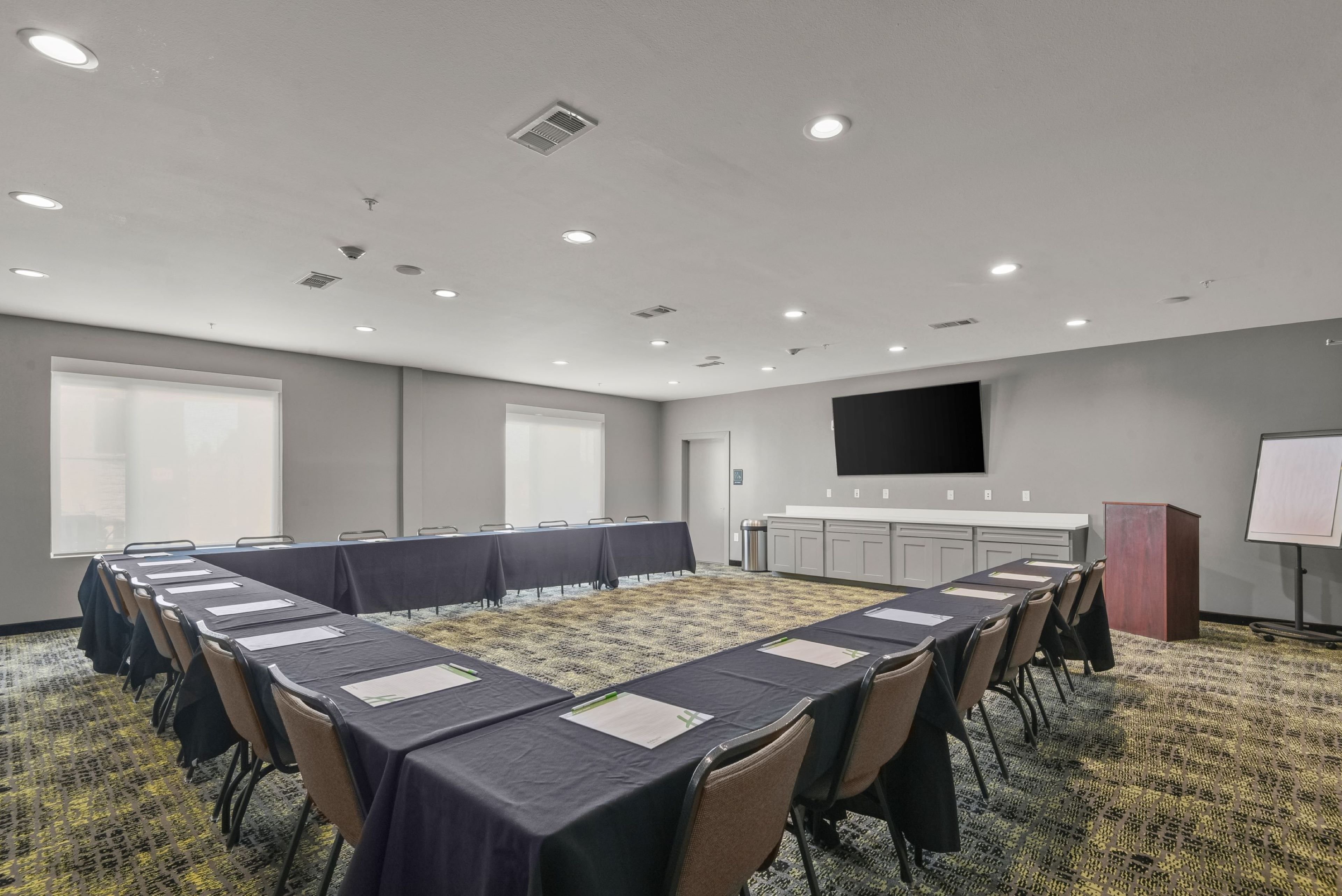 Holiday Inn Gonzales 40/50
