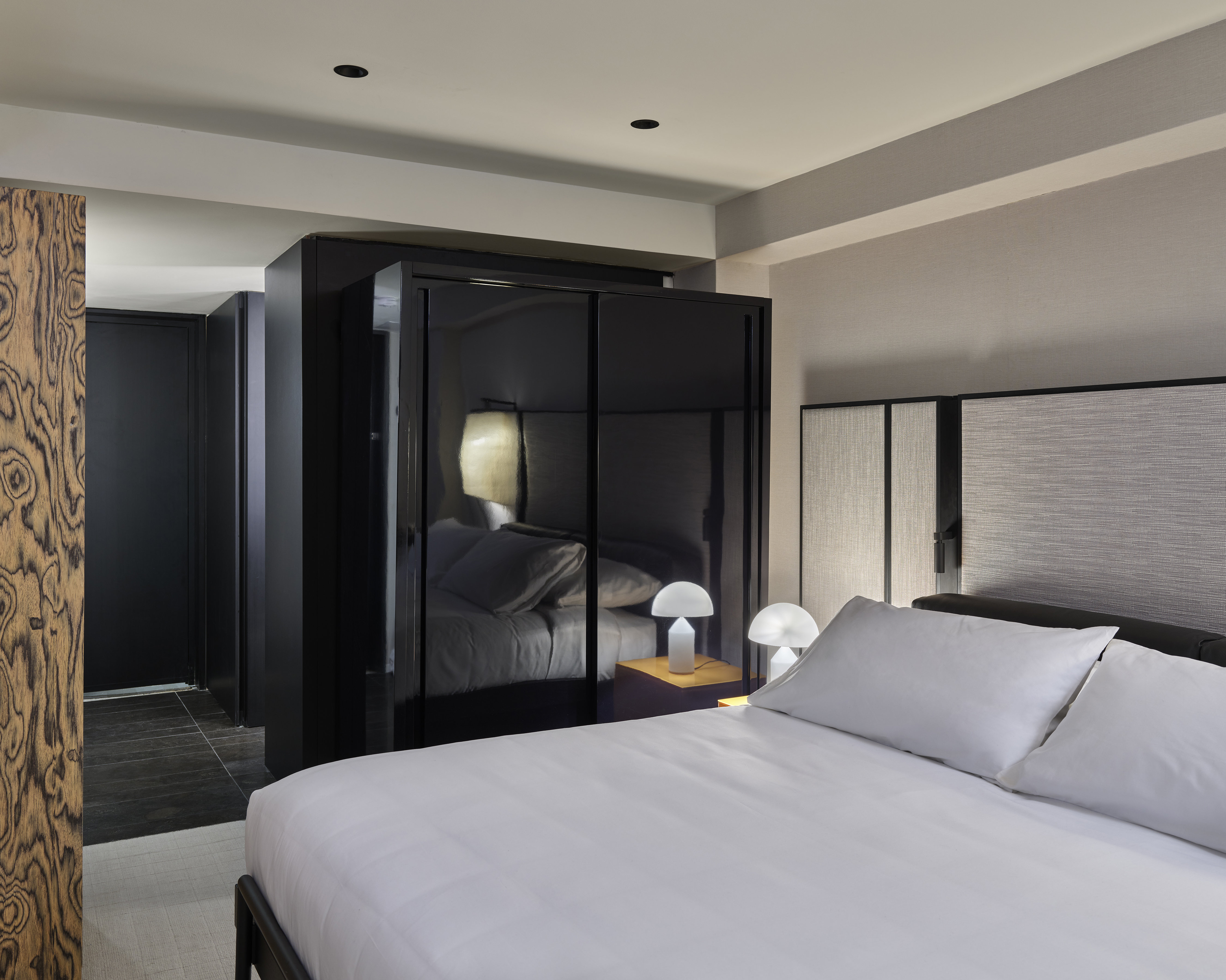 Nomad, King Bed
