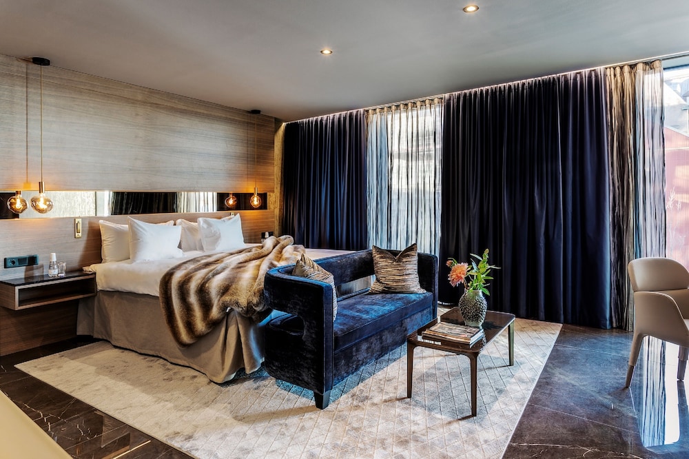 JUNIOR SUITE, DELUXE