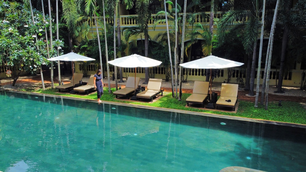 Pavillon D Orient Boutique Hotel 38/50