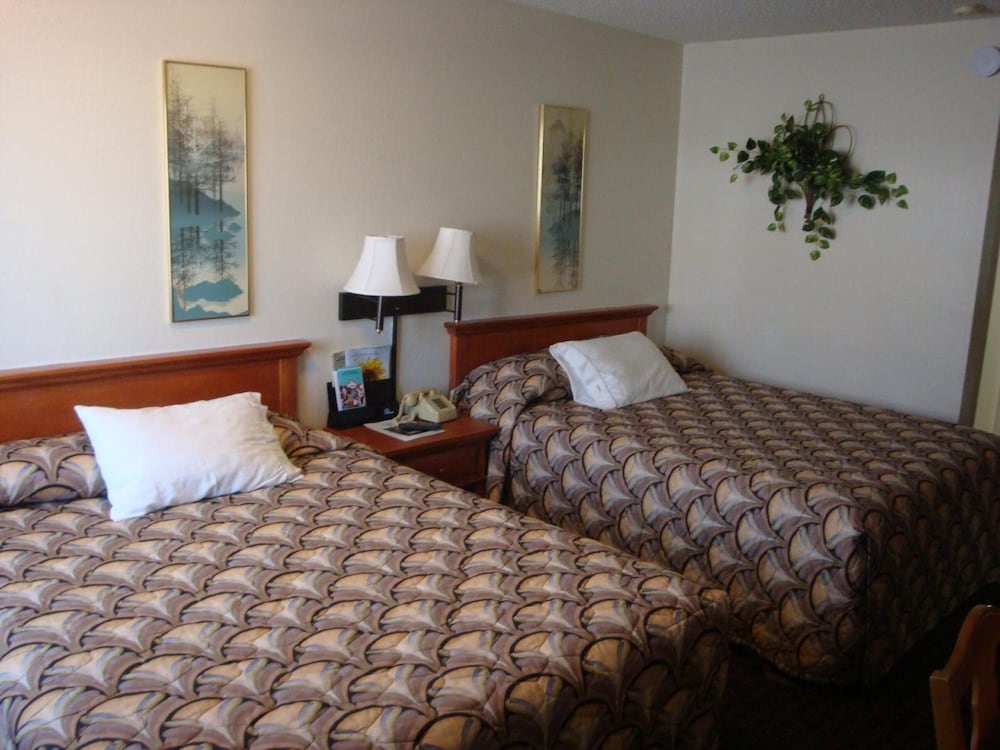 Hollister Inn 8/28