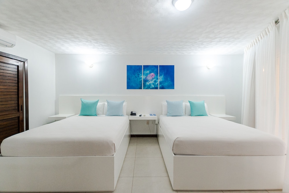 Paradise Beach Hotel 30/79