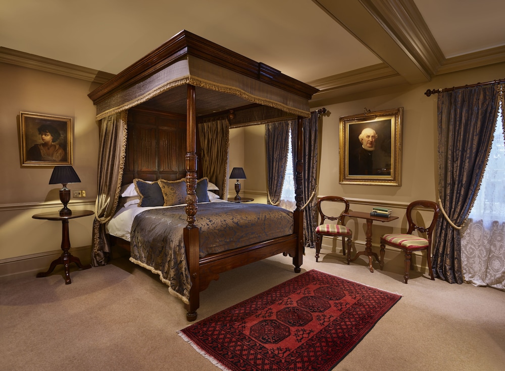 DELUXE, QUEEN BED