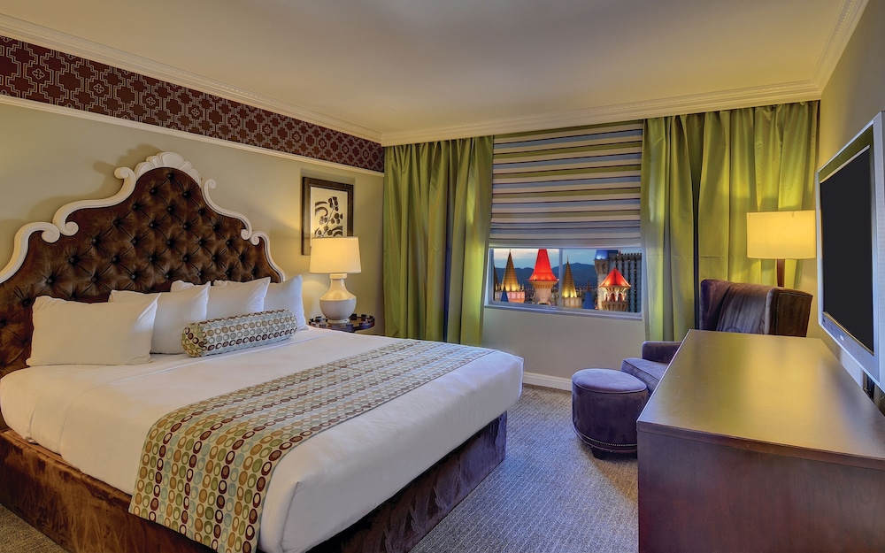 RENOVATED, RESORT, LUXURY, SUITE