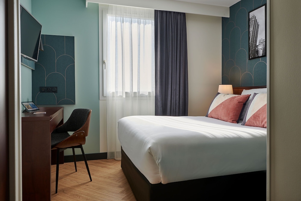 Executive, Double Bed, Gatsby Hotel and Restaurant By HappyCulture 7/10