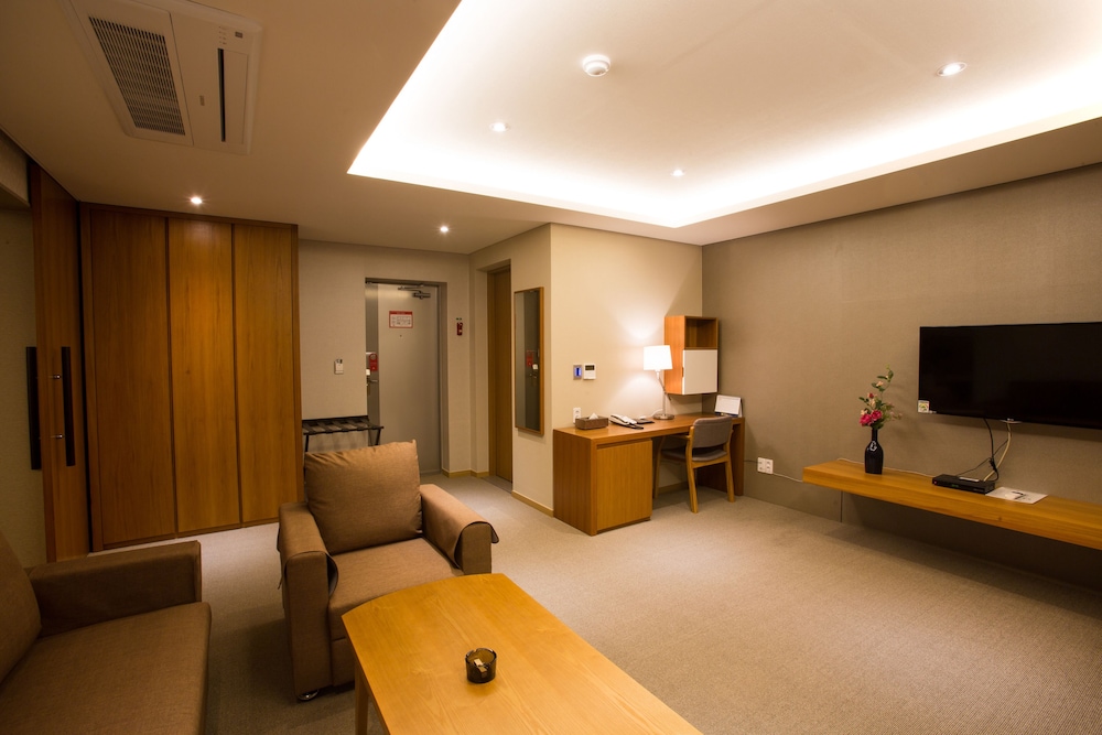 Dong Gyeong Hotel 48/64