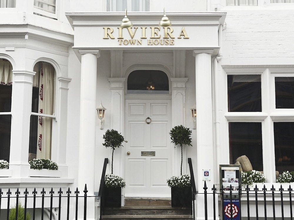 Riviera Town House 2/16