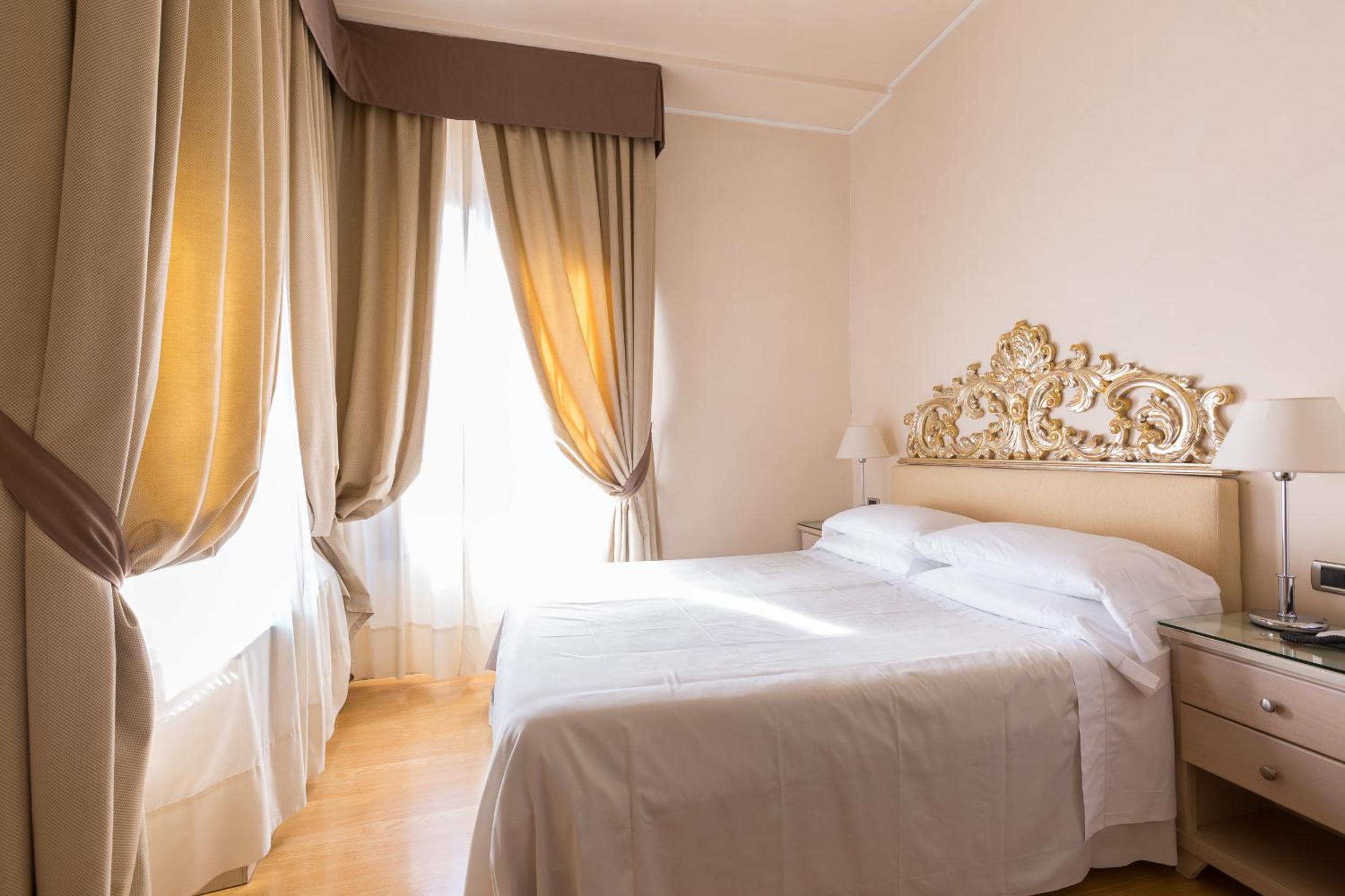 Deluxe, Queen Bed