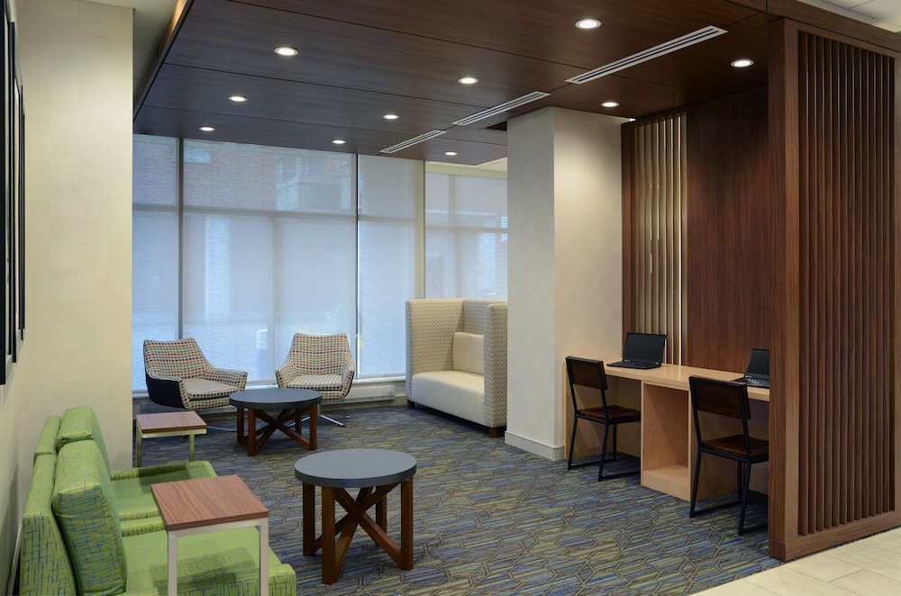Holiday Inn Express Toronto Downtown 53/76