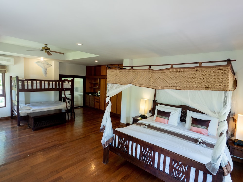 Royal Lanta Resort & Spa 18/71