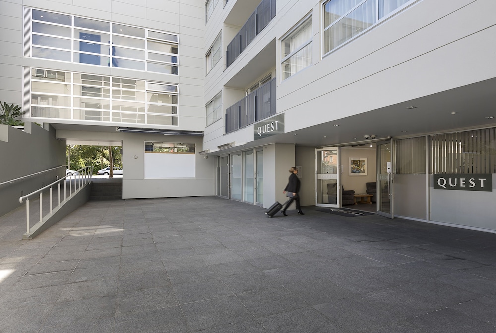 Quest Ponsonby 3/44