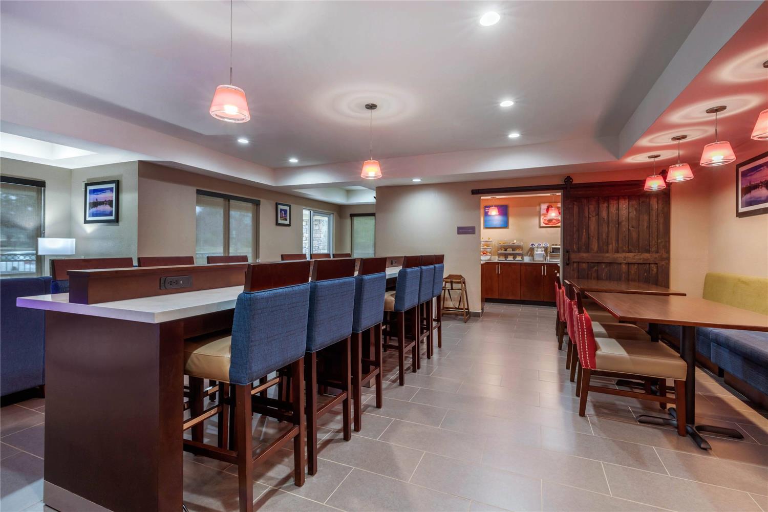 Comfort Inn and Suites Montgomery East Carmichael Rd 42/54